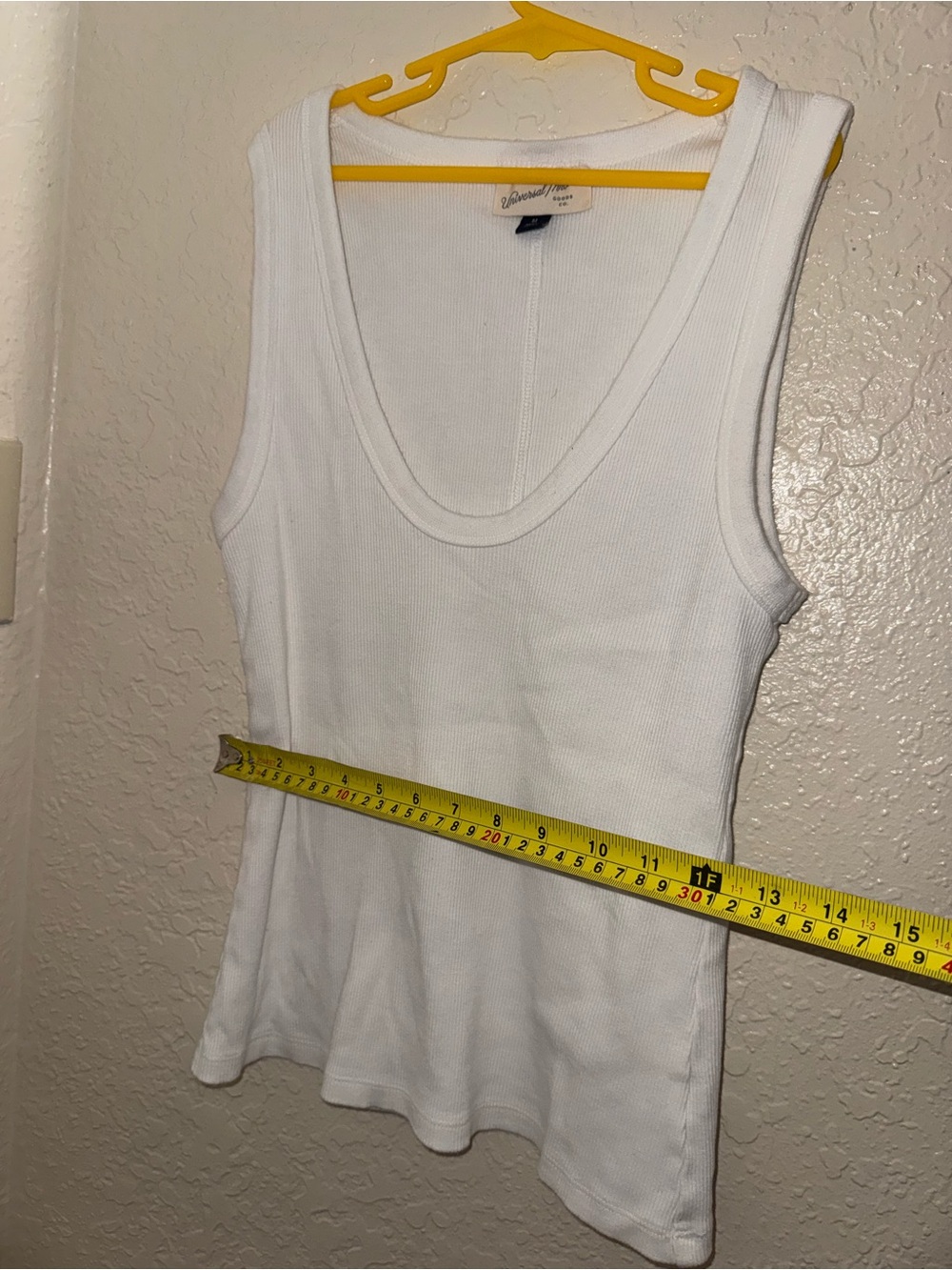 Universal Thread White Ribbed Scoop Tank - Picture 6 of 7